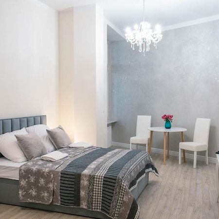 Apartament Grey Pearl Downtown Apartment Варшава Екстериор снимка