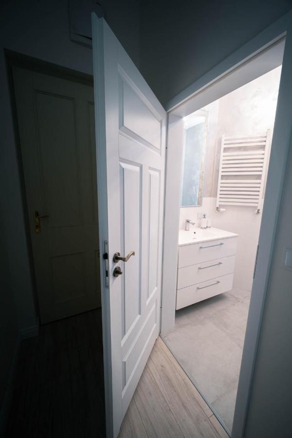 Apartament Grey Pearl Downtown Apartment Варшава Екстериор снимка